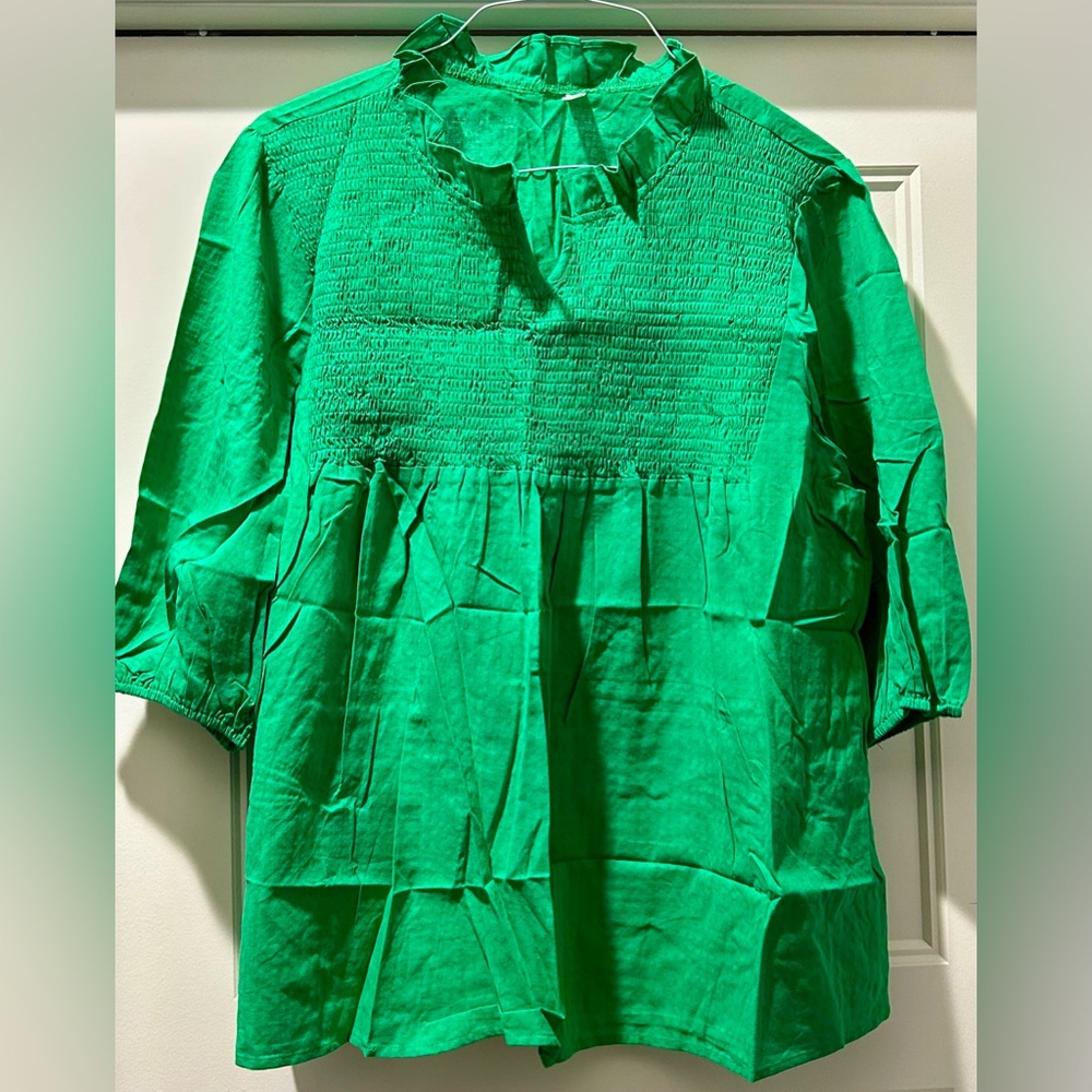 Green women’s blouse ribbed across chest with ruffled neck 3/4 sleeve